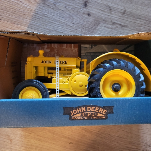 Vintage John Deere Diecast Model "BI" Tractor NIB -Stock #5730DO - Picture 2 of 9